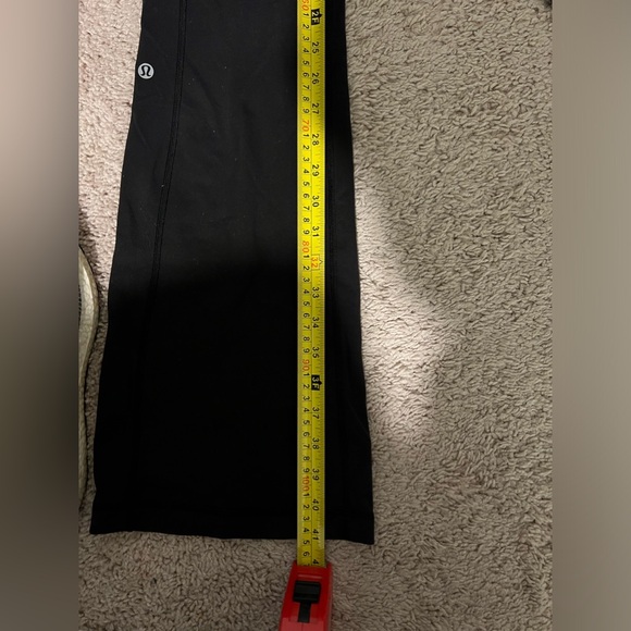 Used lululemon flared pants - Picture 9 of 10
